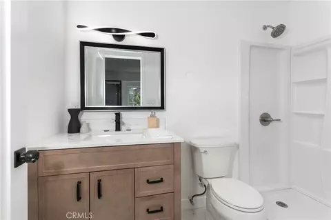 Bath - 6853 Willis Ave, Van Nuys, CA 91405 photo 6 of 6