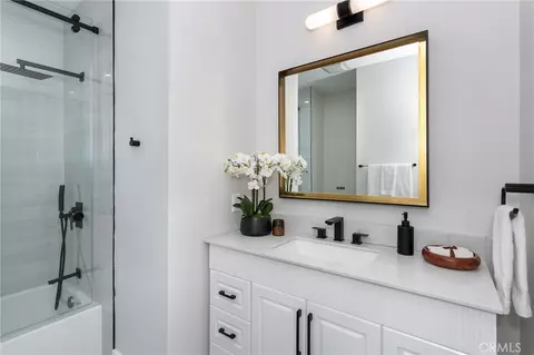 Bath - 6853 Willis Ave, Van Nuys, CA 91405 photo 2 of 6