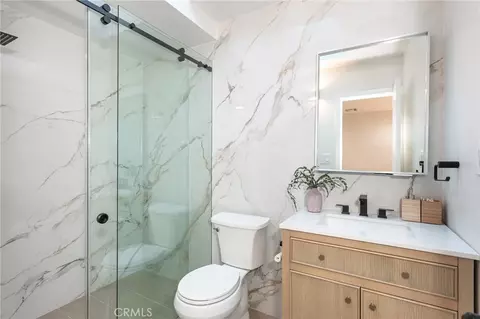 Bath - 6853 Willis Ave, Van Nuys, CA 91405 photo 1 of 6