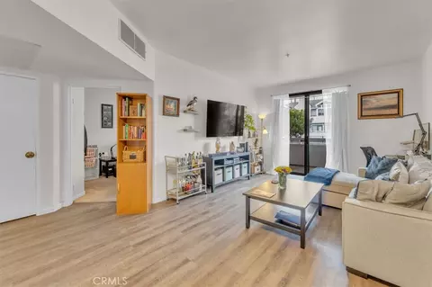 Living - 865 S B St #G1, Oxnard, CA 93030 photo 3 of 5