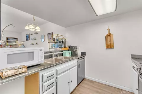 Kitchen - 865 S B St #G1, Oxnard, CA 93030 photo 2 of 4