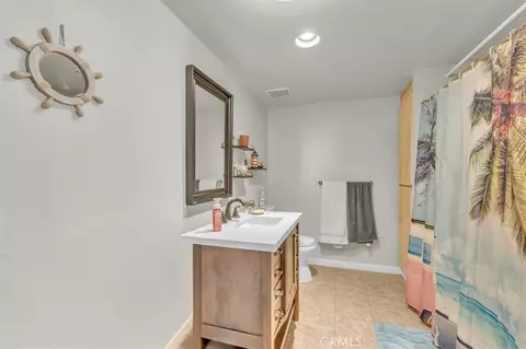 Bath - 865 S B St #G1, Oxnard, CA 93030 photo 1 of 2