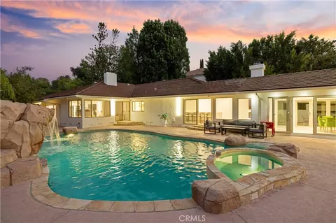 4651 Ellenita Ave, Tarzana, CA 91356