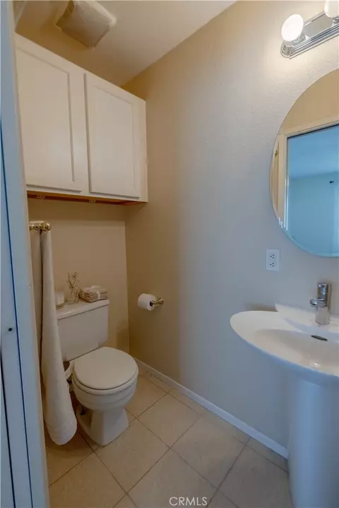 Bath - 31371 The Old Rd #E, Castaic, CA 91384 photo 2 of 2