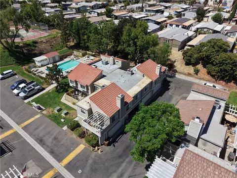 View/Area - 31371 The Old Rd #E, Castaic, CA 91384 photo 2 of 4