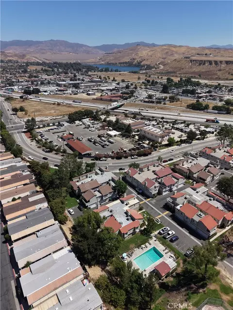View/Area - 31371 The Old Rd #E, Castaic, CA 91384 photo 4 of 4