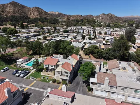 View/Area - 31371 The Old Rd #E, Castaic, CA 91384 photo 3 of 4