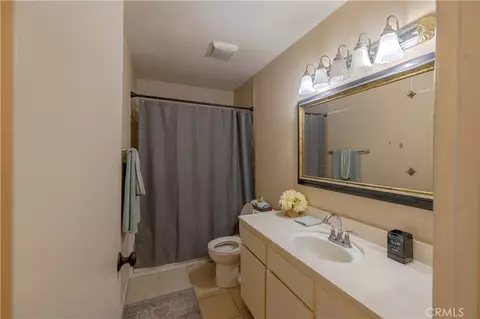 Bath - 31371 The Old Rd #E, Castaic, CA 91384 photo 1 of 2