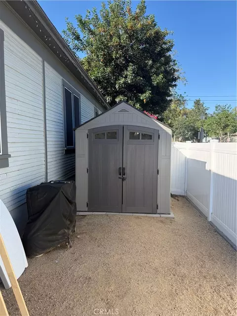 Exterior - 4193 5th St, Riverside, CA 92501 photo 4 of 10