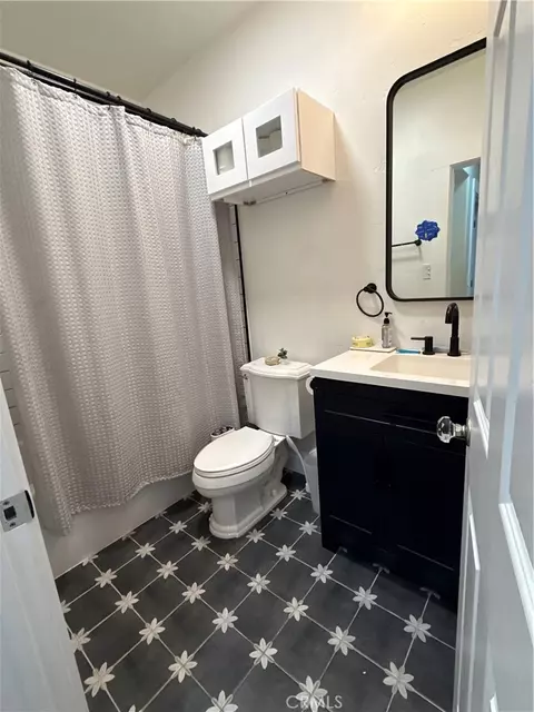 Bath - 4193 5th St, Riverside, CA 92501 photo 1 of 2