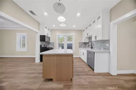 Entry Way - 4193 5th St, Riverside, CA 92501 photo 4 of 7