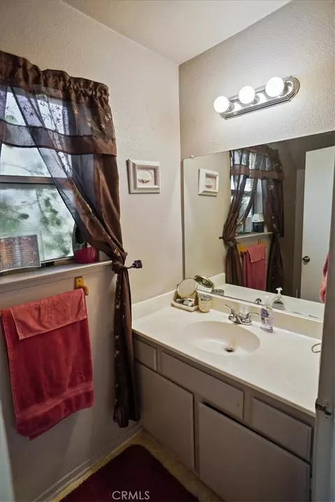 Bath - 44943 16th E, Lancaster, CA 93535 photo 1 of 3