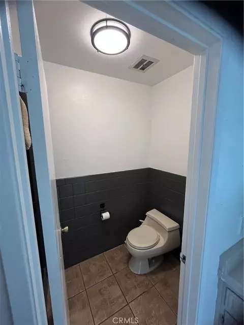 Bath - 2630 Space Ct, Lancaster, CA 93536 photo 3 of 6