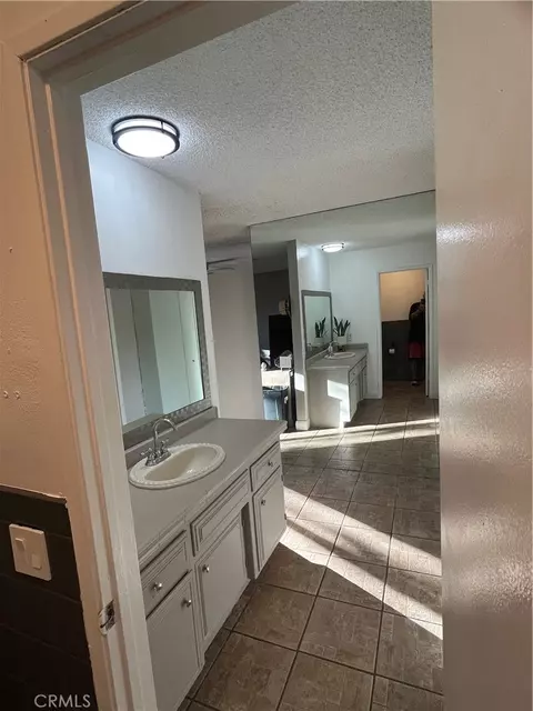 Bath - 2630 Space Ct, Lancaster, CA 93536 photo 6 of 6