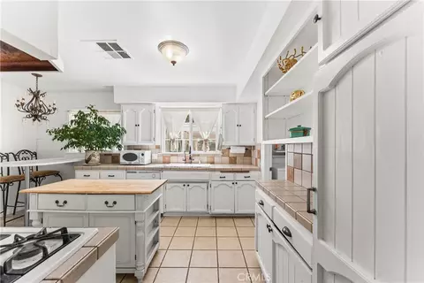 Kitchen - 44449 Loneoak, Lancaster, CA 93534 photo 1 of 7