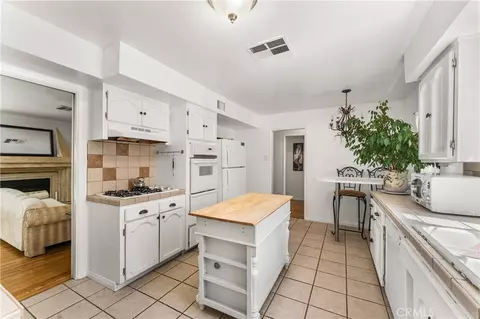 Kitchen - 44449 Loneoak, Lancaster, CA 93534 photo 3 of 7