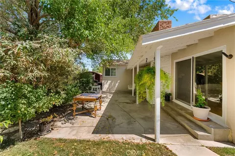 Exterior - 44449 Loneoak, Lancaster, CA 93534 photo 4 of 9