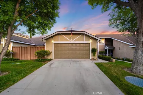 16710 Shinedale Dr, Canyon Country, CA 91387