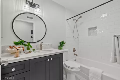 Bath - 27209 Corry Pl, Saugus, CA 91350 photo 1 of 4