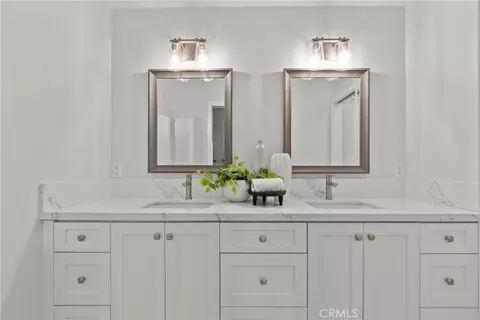 Bath - 27209 Corry Pl, Saugus, CA 91350 photo 2 of 4