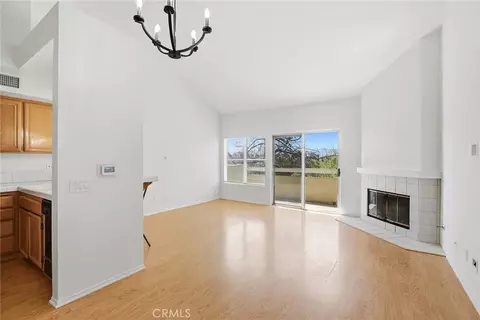 Living - 2731 Erringer, Simi Valley, CA 93065 photo 2 of 7