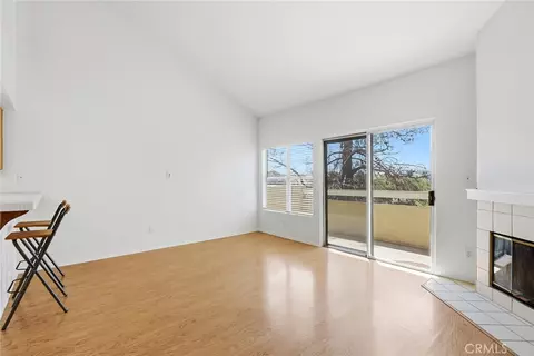 Living - 2731 Erringer, Simi Valley, CA 93065 photo 3 of 7