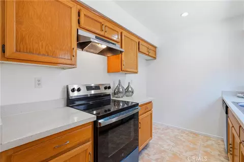 Kitchen - 7651 Reseda #13-T, Reseda, CA 91335 photo 2 of 4