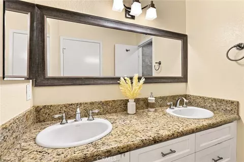 Bath - 1842 Rory Ln #4, Simi Valley, CA 93063 photo 2 of 5