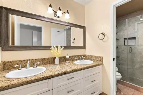 Bath - 1842 Rory Ln #4, Simi Valley, CA 93063 photo 3 of 5