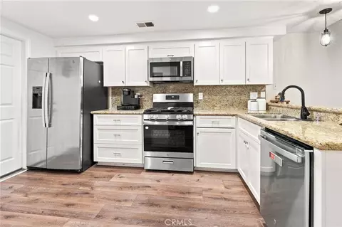 Kitchen - 1842 Rory Ln #4, Simi Valley, CA 93063 photo 3 of 3