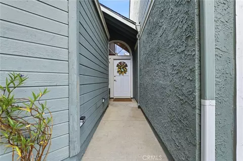Entry Way - 1842 Rory Ln #4, Simi Valley, CA 93063 photo 1 of 5