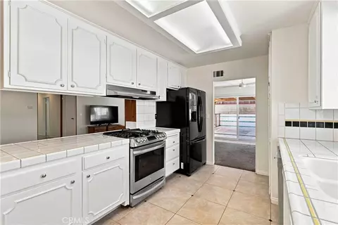 Kitchen - 5716 Katherine, Simi Valley, CA 93063 photo 2 of 4