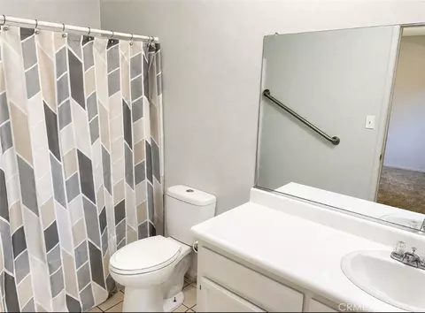 Bath - 1850 Pepper Tree Close, Wasco, CA 93280 photo 2 of 2