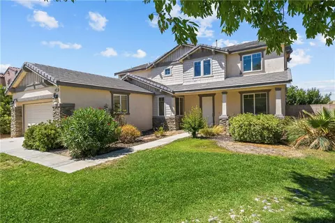 6727 Miramar Ln, Palmdale, CA 93551