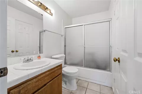 Bath - 18551 Glenview Ct, Tehachapi, CA 93561 photo 1 of 2