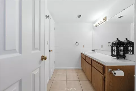 Bath - 18551 Glenview Ct, Tehachapi, CA 93561 photo 2 of 2
