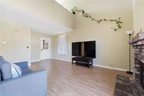 Living - 18551 Glenview Ct, Tehachapi, CA 93561 photo 2 of 3