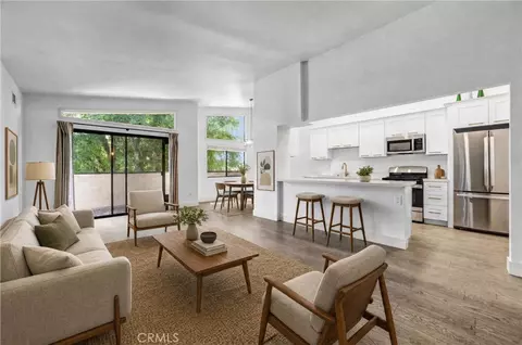 5805 Whitsett Ave #201, Valley Village, CA 91607