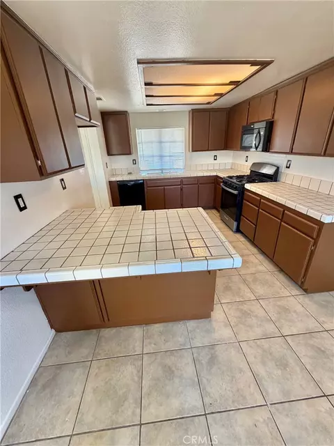 Kitchen - 39355 169th E, Lake Los Angeles, CA 93591 photo 1 of 2