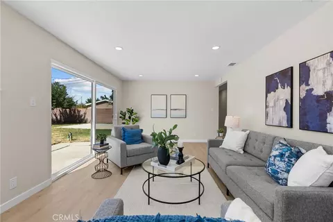 Living - 512 E Lingard, Lancaster, CA 93535 photo 3 of 4