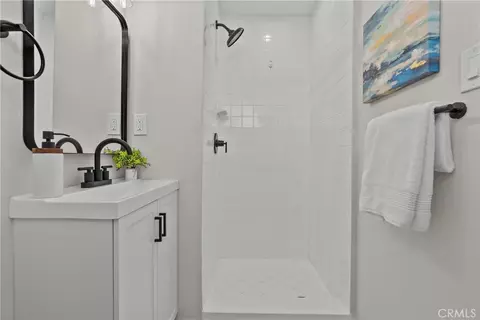 Bath - 512 E Lingard, Lancaster, CA 93535 photo 2 of 3