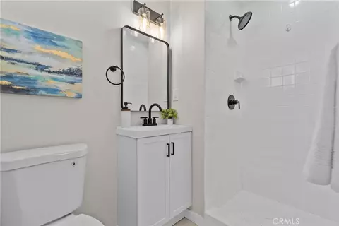 Bath - 512 E Lingard, Lancaster, CA 93535 photo 1 of 3