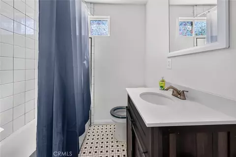 Bath - 7959 Bothwell Rd, Reseda, CA 91335 photo 3 of 5