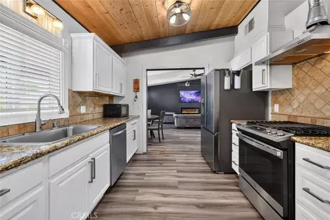 Kitchen - 7959 Bothwell Rd, Reseda, CA 91335 photo 8 of 8