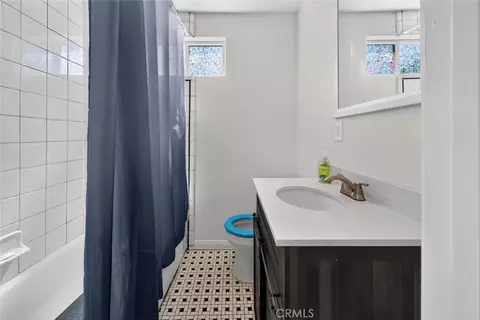 Bath - 7959 Bothwell Rd, Reseda, CA 91335 photo 2 of 5