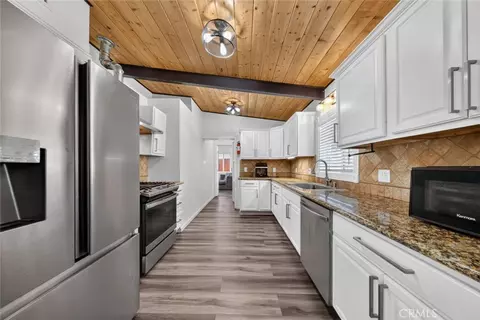 Kitchen - 7959 Bothwell Rd, Reseda, CA 91335 photo 2 of 8