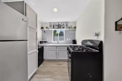 Kitchen - 7959 Bothwell Rd, Reseda, CA 91335 photo 5 of 8