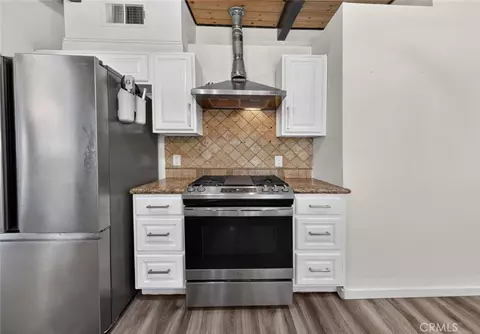 Kitchen - 7959 Bothwell Rd, Reseda, CA 91335 photo 7 of 8