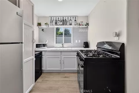 Kitchen - 7959 Bothwell Rd, Reseda, CA 91335 photo 6 of 8