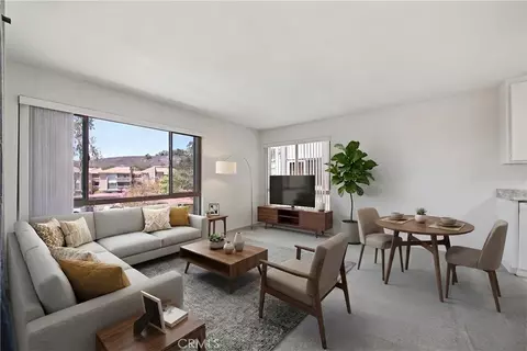 Living - 254 Sequoia Ct #26, Thousand Oaks, CA 91360 photo 1 of 4
